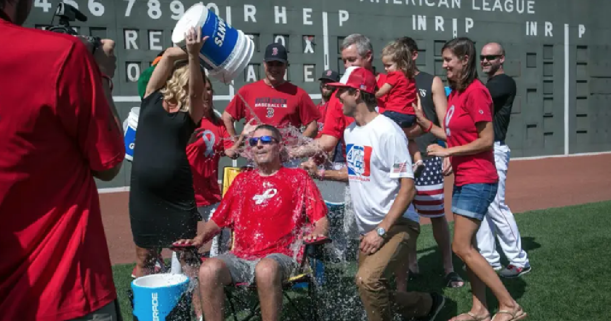 <p>В США в возрасте 34 лет скончался вдохновитель флешмоба Ice Bucket Challenge Пит Фрей