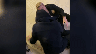 <p>Певец Сергей Лазарев показал приоткрыл тайну о том, как звёзды проводят вр