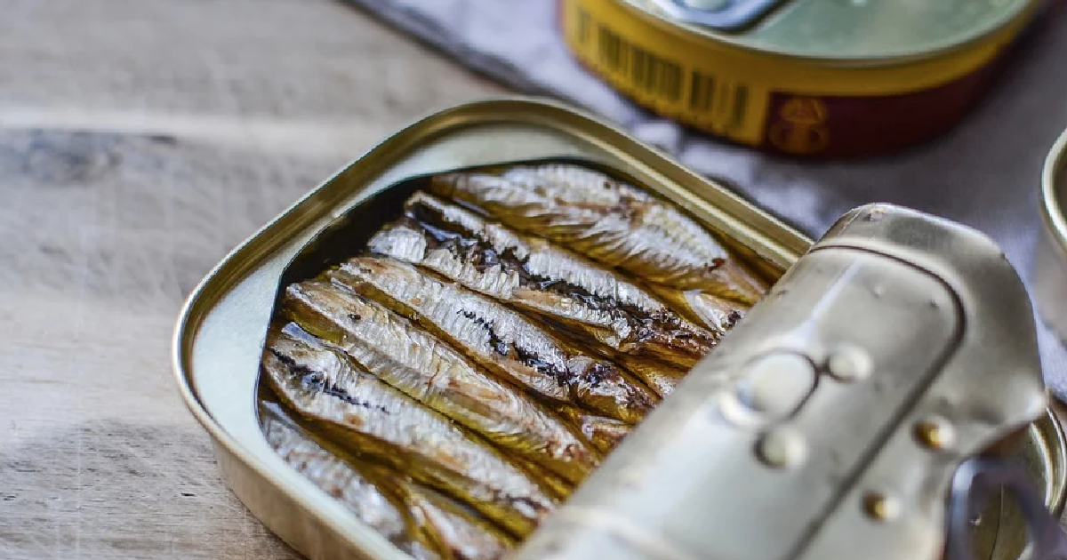 <p>Эксперты "Росконтроля" проверили шпроты в масле из российских магазин