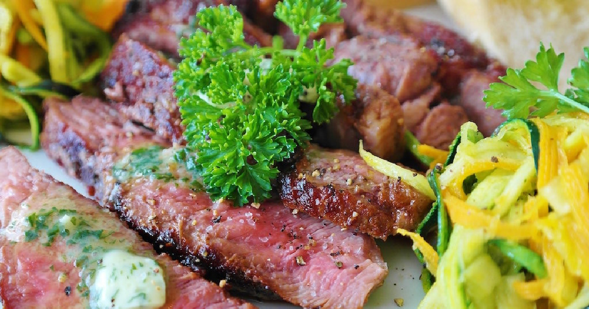 <p>Для того, чтобы не набрать вес во время новогодних праздников, лучше замени