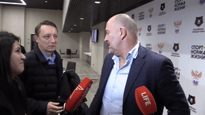 <p>Ранее он уже высказывался об оскорбительных выкриках фанатов в адрес Артё