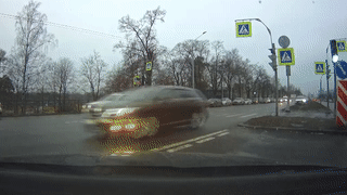 Лайф публикует видео с моментом массовой аварии Петербурге