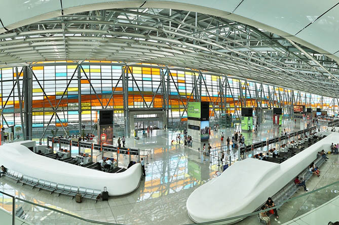 <p>В Ереване задержали трёх сотрудников местного аэропорта, которые подозрев