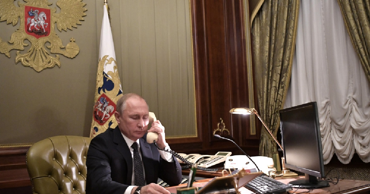 <p>Президент РФ Владимир Путин провёл телефонный разговор с канцлером Герман